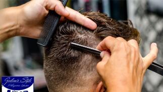 Resultado de imagen para manos cortando cabello masculino